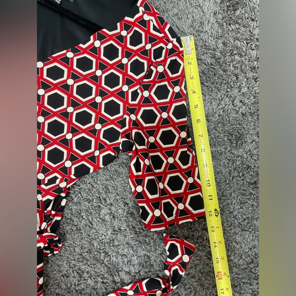 Geometric Patterned Dress - Red and Black R&K short sleeve stretchy size 10 - Picture 14 of 17